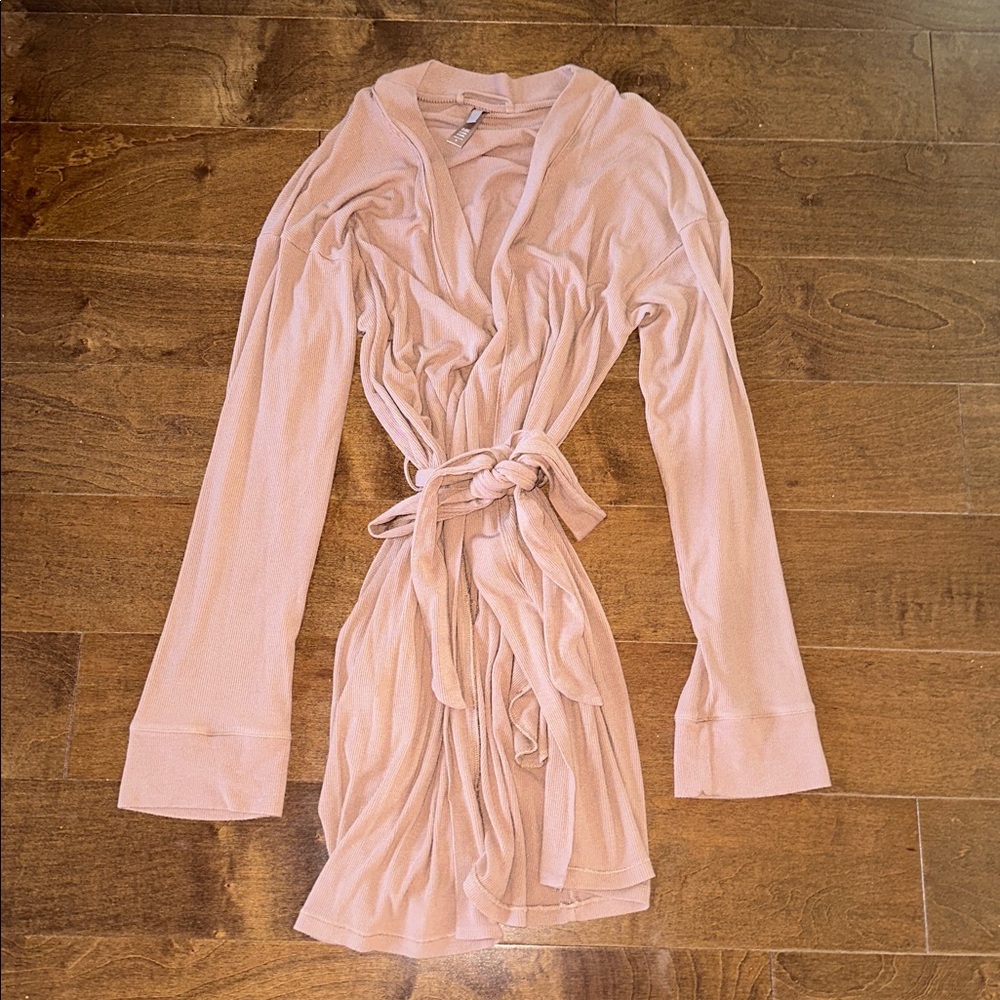 SKIMS SOFT LOUNGE ROBE LIMITED EDITION: SIENNA SMALL